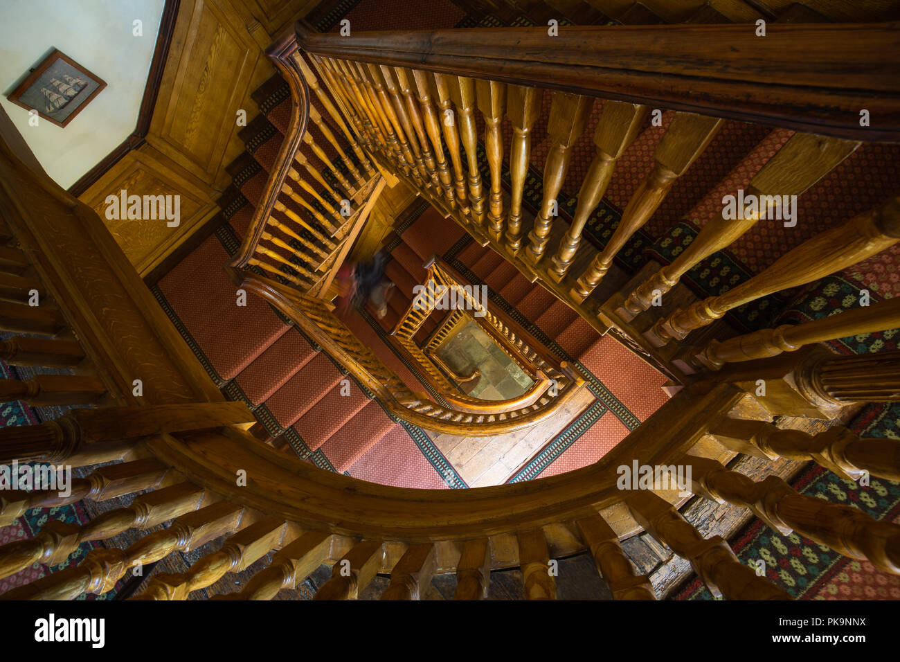 Scala all'interno di Buckland Abbey, Yelverton, Devon, Regno Unito Foto Stock