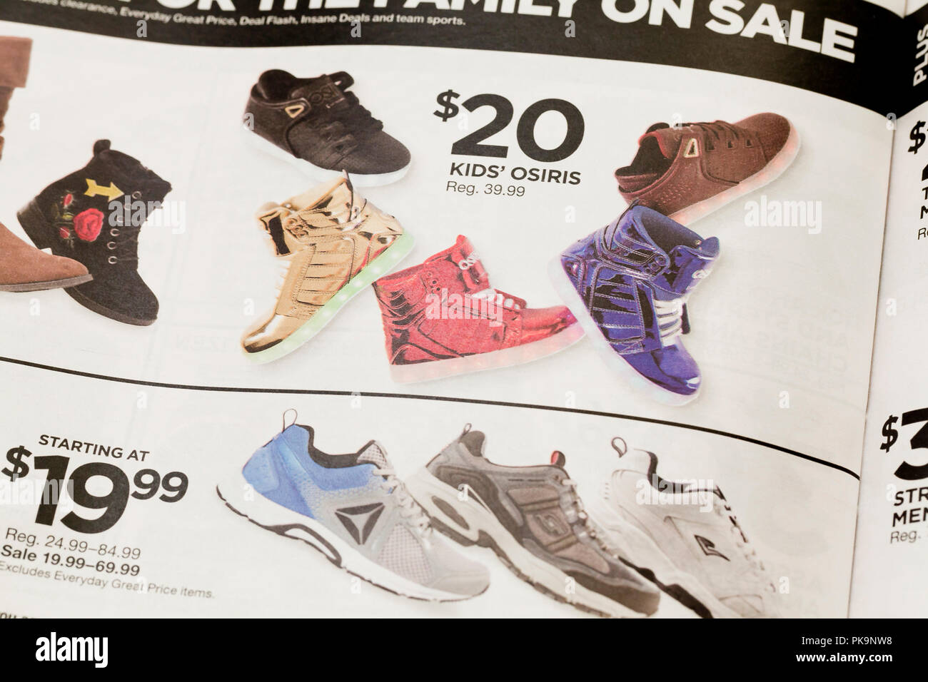 Scarpe in vendita annuncio in settimanale pubblicità mailer - USA Foto Stock