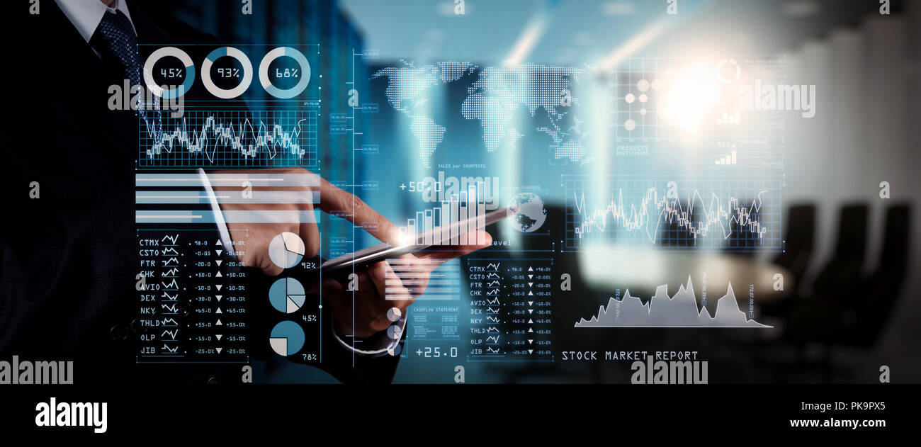 Analizzando gli investitori stock market report e dashboard finanziario con la business intelligence (BI), con gli indicatori chiave di prestazioni (KPI).imprenditore mano Foto Stock