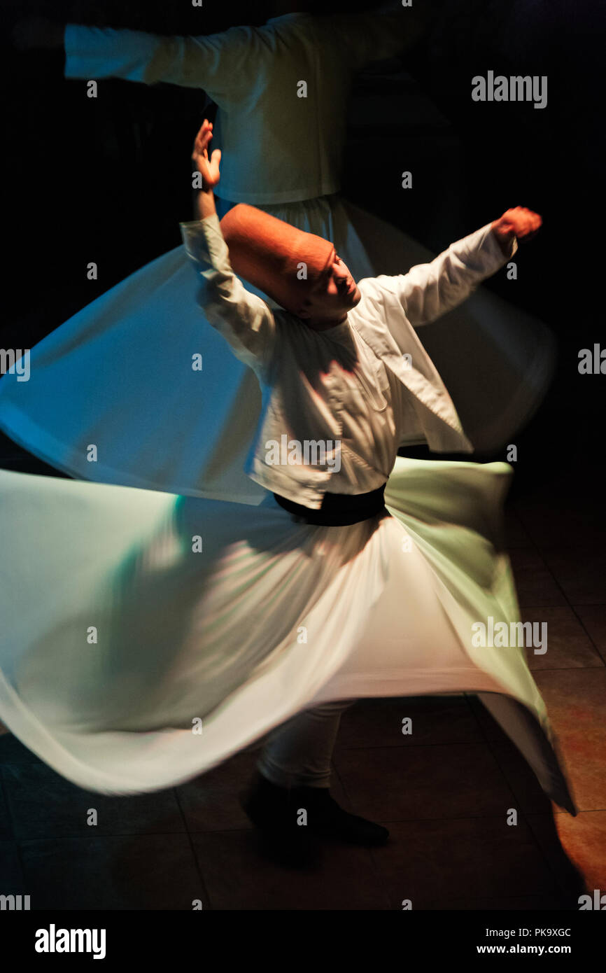 Dervisci Rotanti dancing, Istanbul, Turchia Foto Stock
