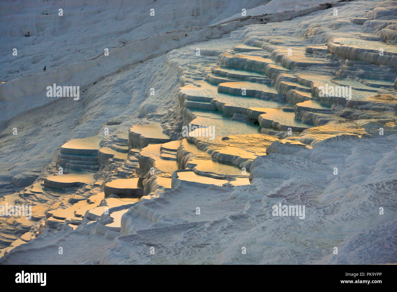 Terrazze di travertino di Pamukkale, Turchia (Patrimonio Mondiale dell'UNESCO) Foto Stock