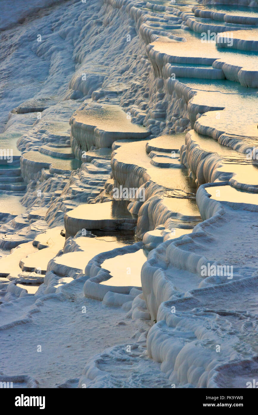 Terrazze di travertino di Pamukkale, Turchia (Patrimonio Mondiale dell'UNESCO) Foto Stock