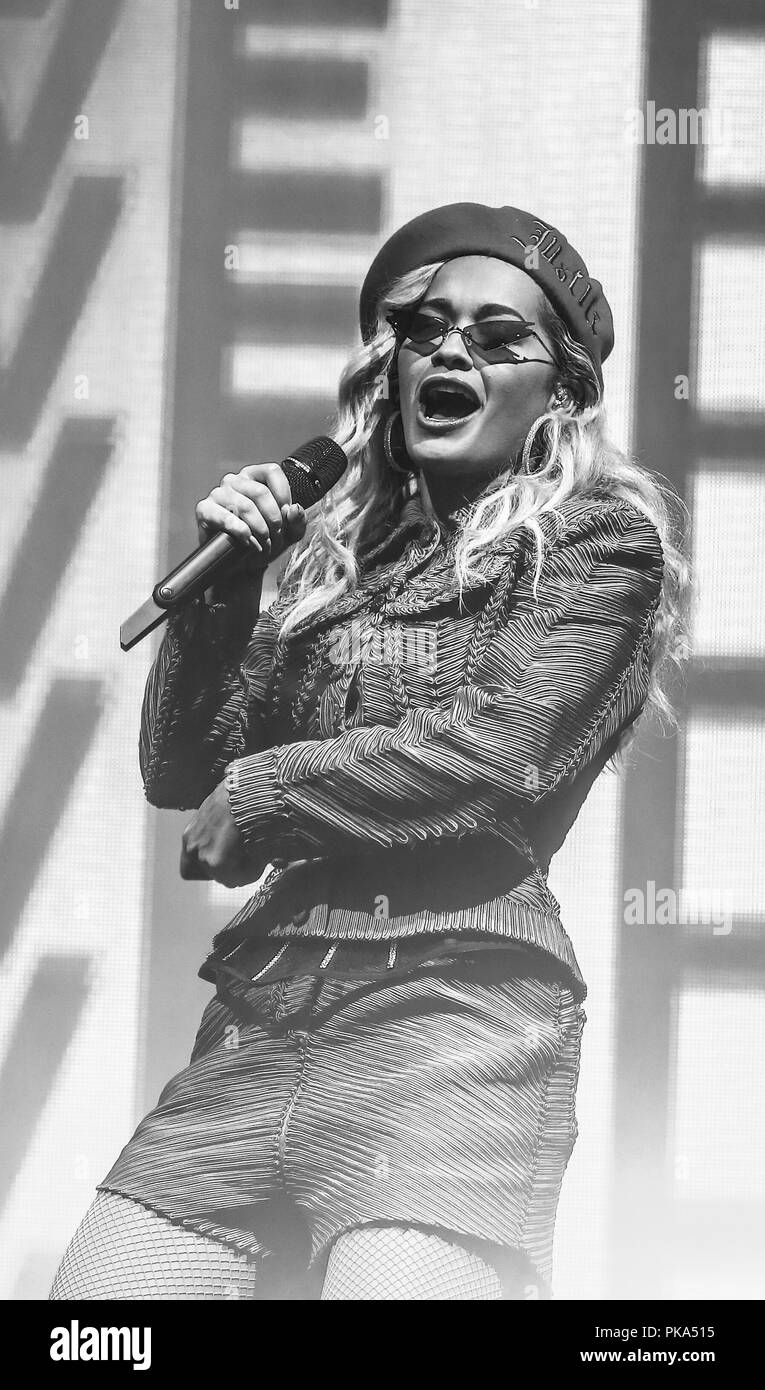Rita Ora esegue a Ascot Racecourse dotate: Rita Ora dove: Ascot, Regno Unito quando: 11 Ago 2018 Credit: John Rainford/WENN Foto Stock