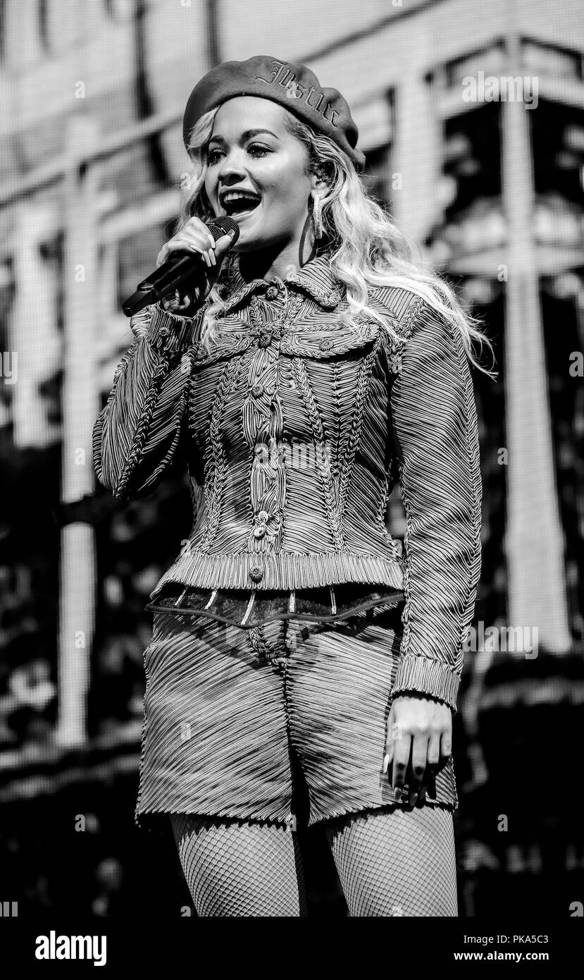 Rita Ora esegue a Ascot Racecourse dotate: Rita Ora dove: Ascot, Regno Unito quando: 11 Ago 2018 Credit: John Rainford/WENN Foto Stock