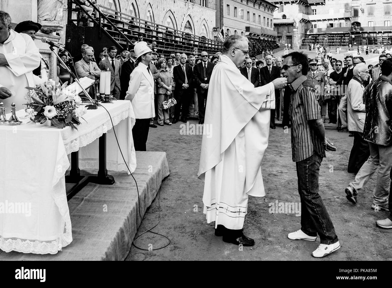 Il Jockey di massa (Messa del Fantino) Piazza del Campo, il Palio di Siena, Siena, Italia Foto Stock