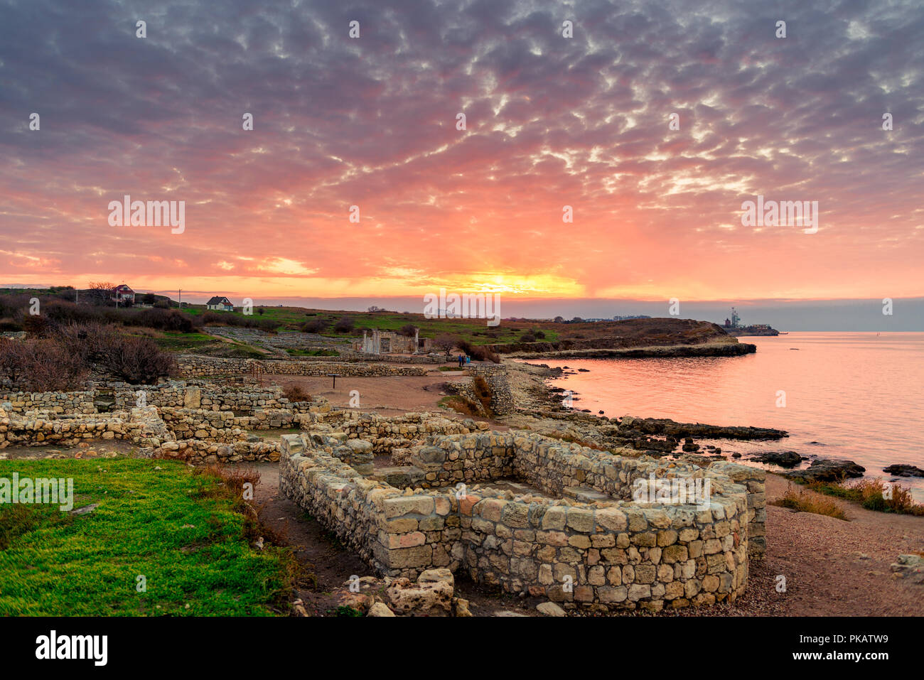 Vista delle rovine di antiche Chersonesos al tramonto, paesaggio pittoresco, Crimea, Russia Foto Stock