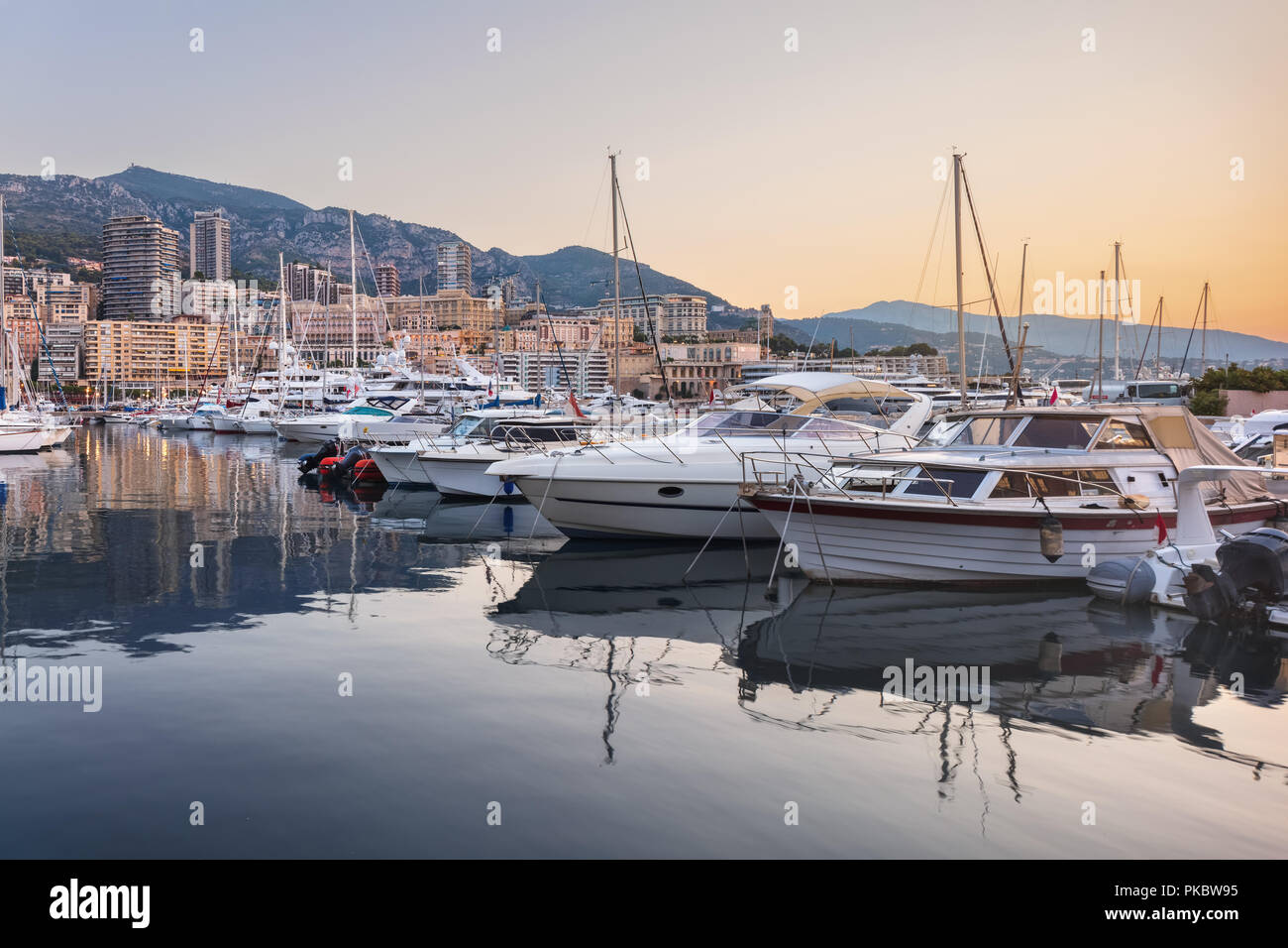 Serata sul lungomare di Monaco con n. di persone Foto Stock