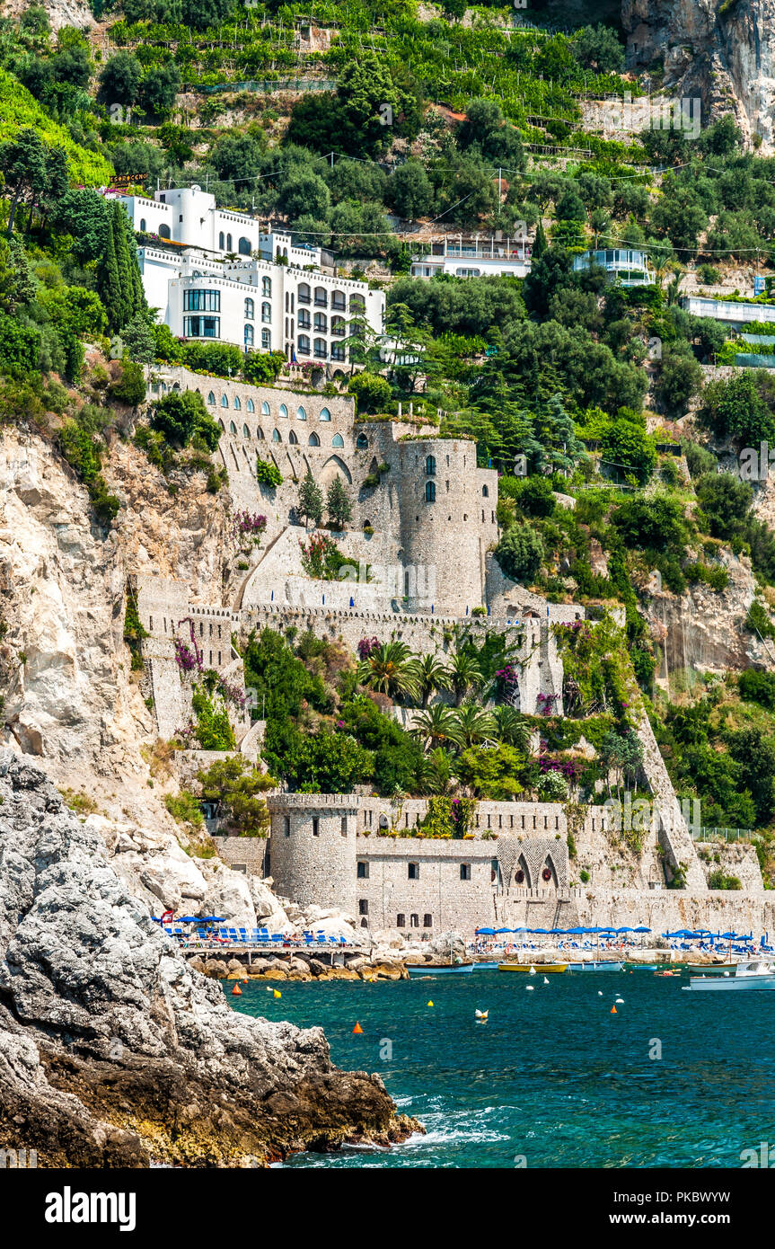 Il Saraceno Grand Hotel vicino al mare Mediterraneo in Amalfi, Italia Foto Stock