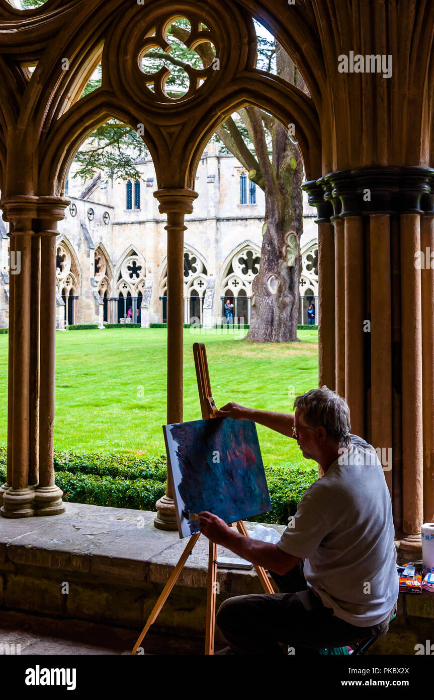 Un uomo dipinto in oli nel chiostro della Cattedrale di Salisbury, Salisbury, Wiltshire, Inghilterra, Regno Unito Foto Stock