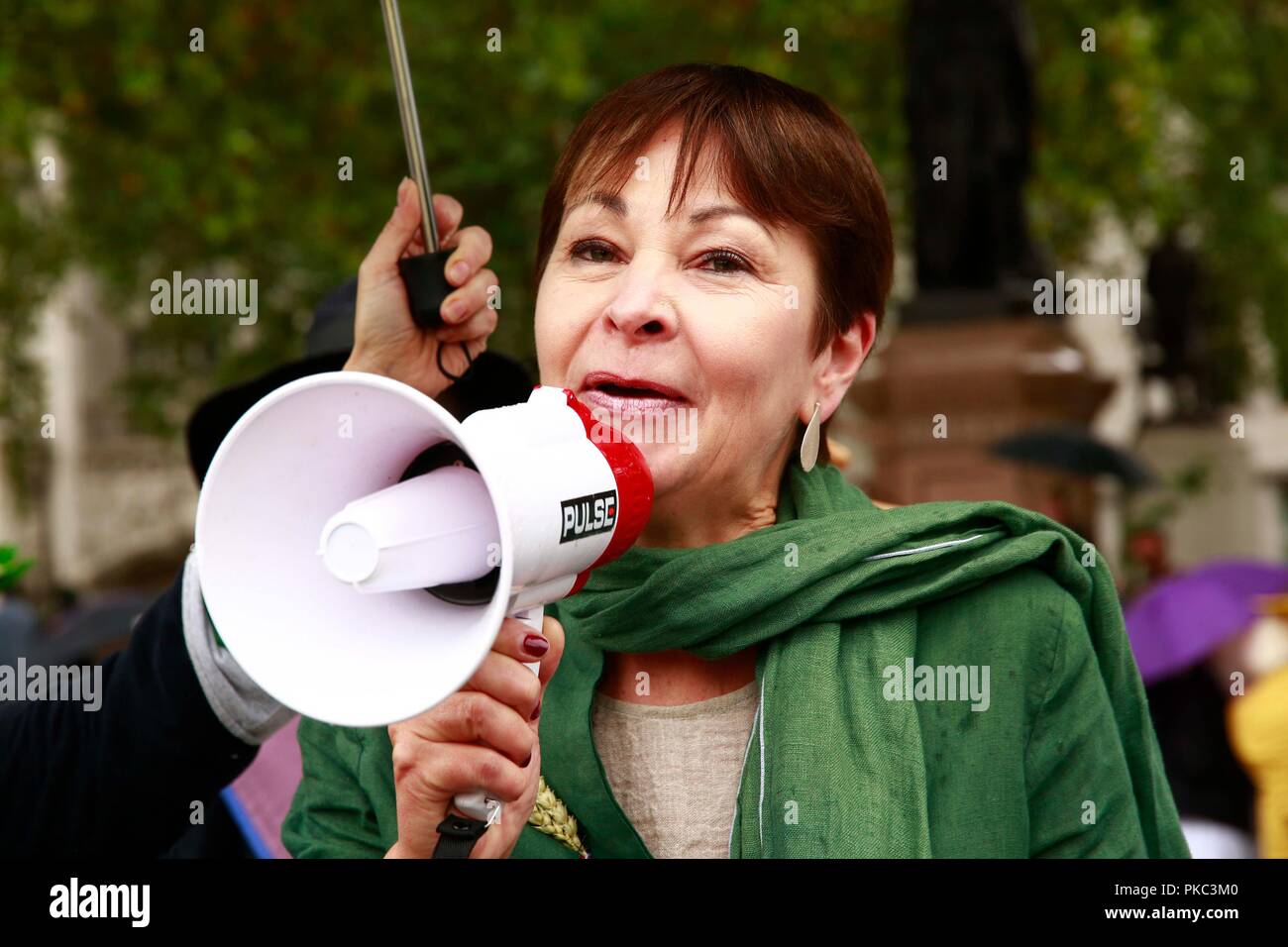 Londra, Regno Unito. Xii Sep 2018. 12/09/2018 100 donne contro Fracking, Piazza del Parlamento Credito: Natasha Quarmby/Alamy Live News Foto Stock