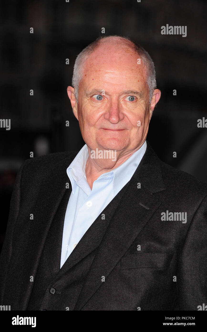 Londra, Regno Unito. Xii Sep 2018. Jim Broadbent frequentando la Premiere mondiale del re dei ladri al La Vue West End Leicester Square Londra 12 settembre 2018 Credit: Peter Phillips/Alamy Live News Foto Stock