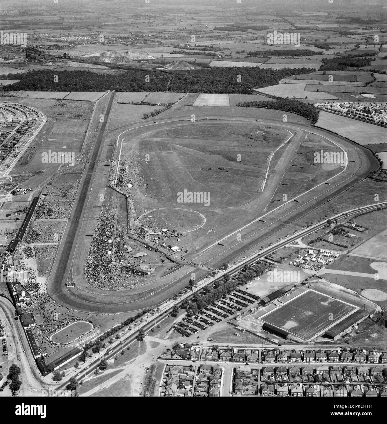 Doncaster Racecourse, nello Yorkshire, 1953. Artista: Aerofilms. Foto Stock