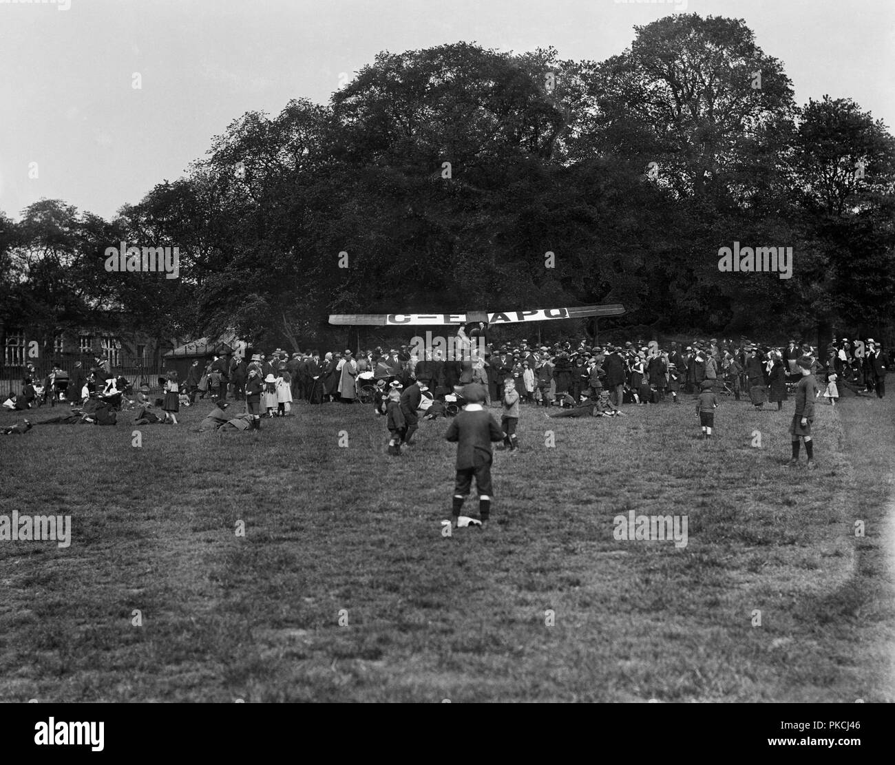Aereo è atterrato a Regent's Park, Londra, settembre 1920. Artista: Aerofilms. Foto Stock