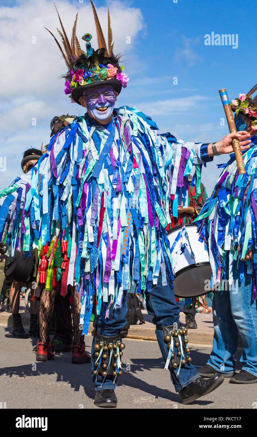 Morris ballerini, membri del confine di Exmoor Morris a Swanage Folk Festival, DORSET REGNO UNITO su una bella calda giornata di sole nel settembre 2018 Foto Stock