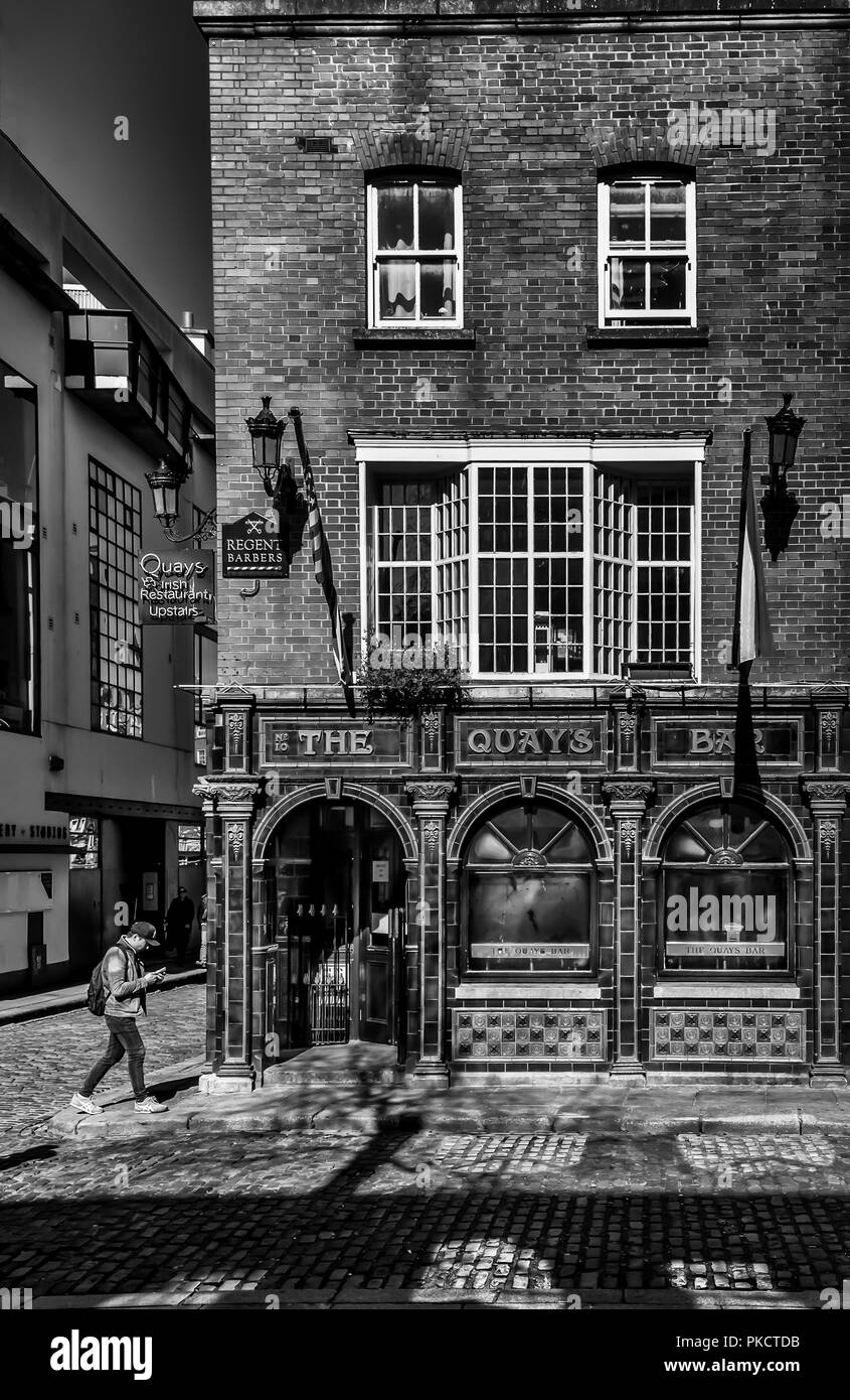 Dublino, Irlanda, marzo 2018, edificio del pub "The Quays Bar" nel quartiere di Temple Bar Foto Stock