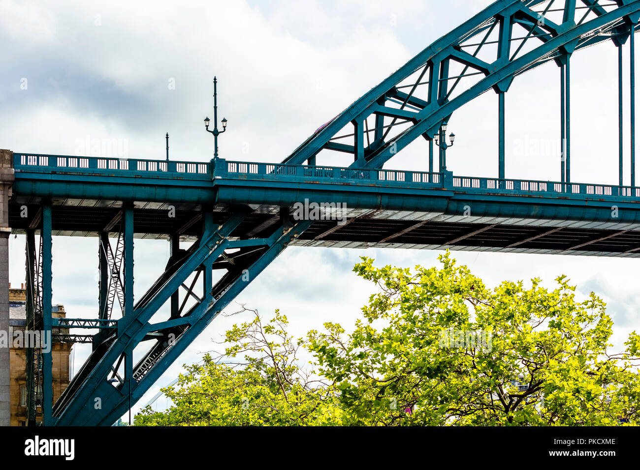 NEWCASTLE UPON TYNE, Regno Unito - 27 agosto 2018: Tyne Bridge lungo il Fiume Tyne, architettonico distintivo con close-up e dettagli surr Foto Stock