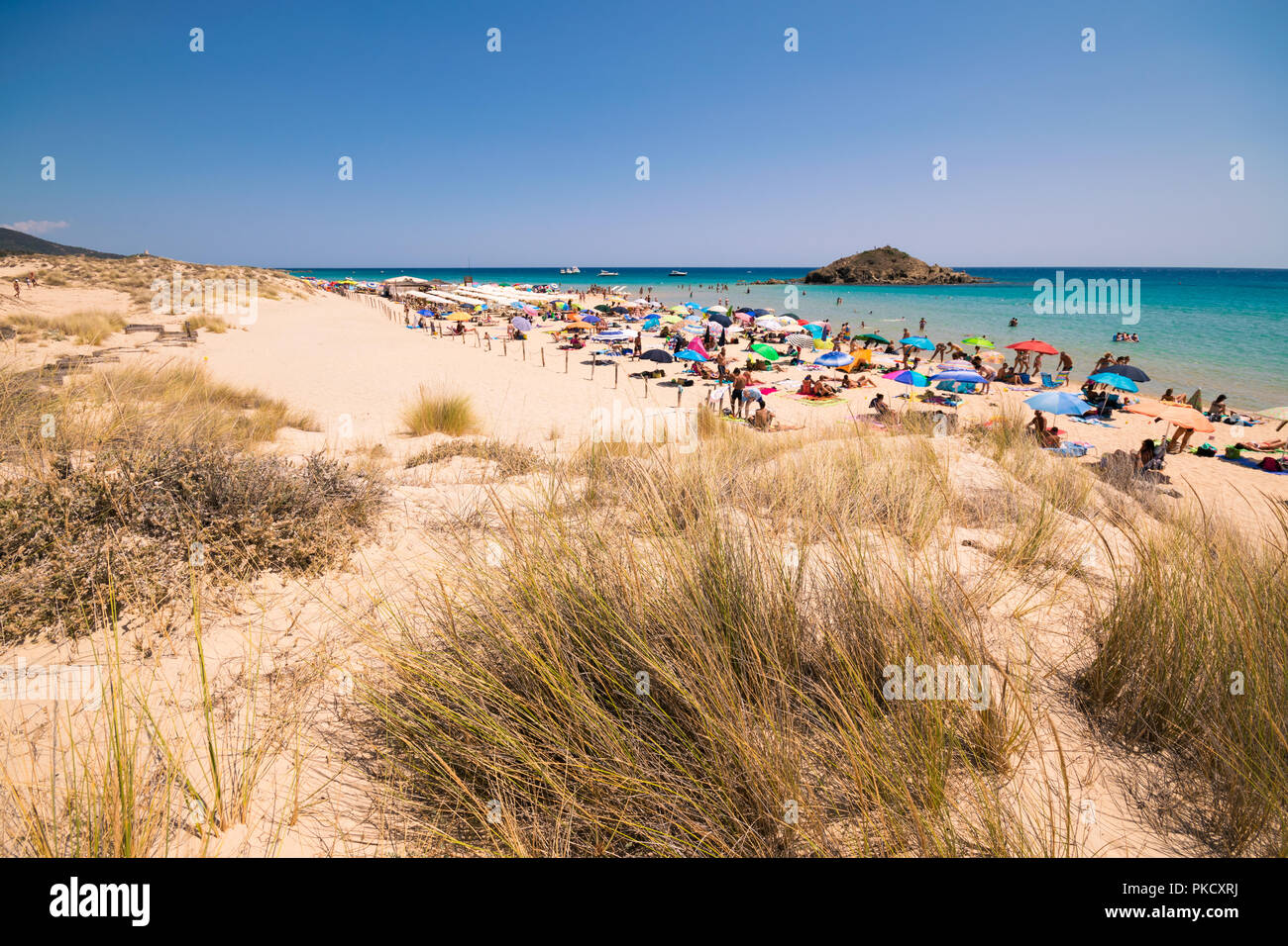 Panorama di una spiaggia incontaminata in Sardegna, Italia. Foto Stock