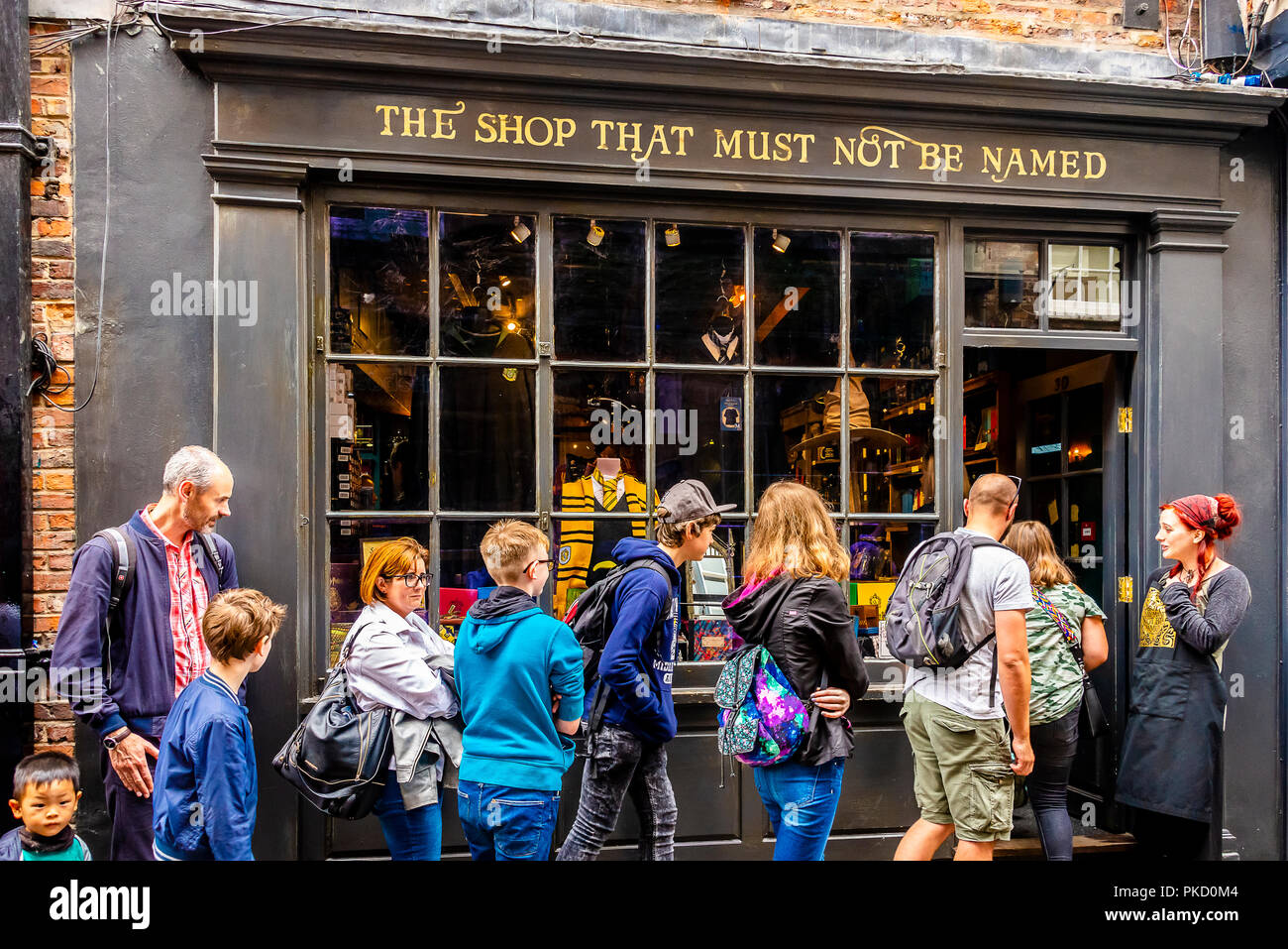 YORK, Regno Unito - 28 agosto 2018: il negozio che non deve essere nominato al caos, York più famoso storico medievale street Foto Stock