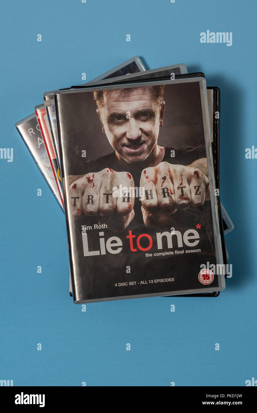 Il DVD del box set di 'giacciono a Me' in un caso con illustrazioni, il finale di stagione. Foto Stock