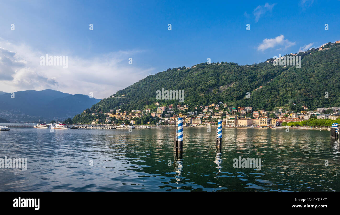 Vista sul lago di Como dal lago di Como, Lombardia, Italia Foto Stock