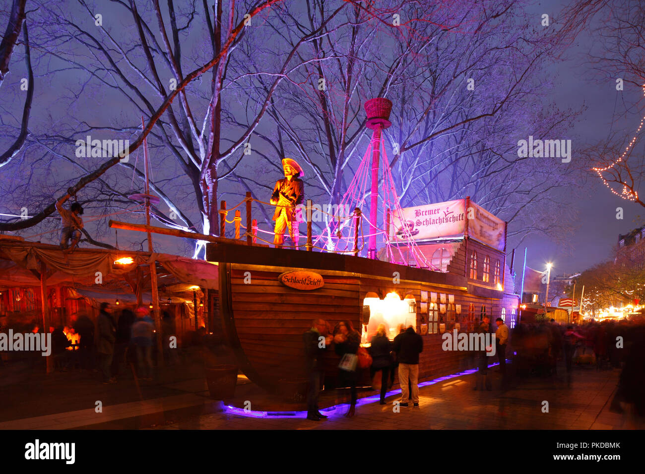 Weihnachtsmarkt Schlachtezauber bei Abenddaemmerung, Brema, Deutschland, Europa mercato IChristmas Schlachtezauber in inverno al tramonto, Brema, Germania Foto Stock