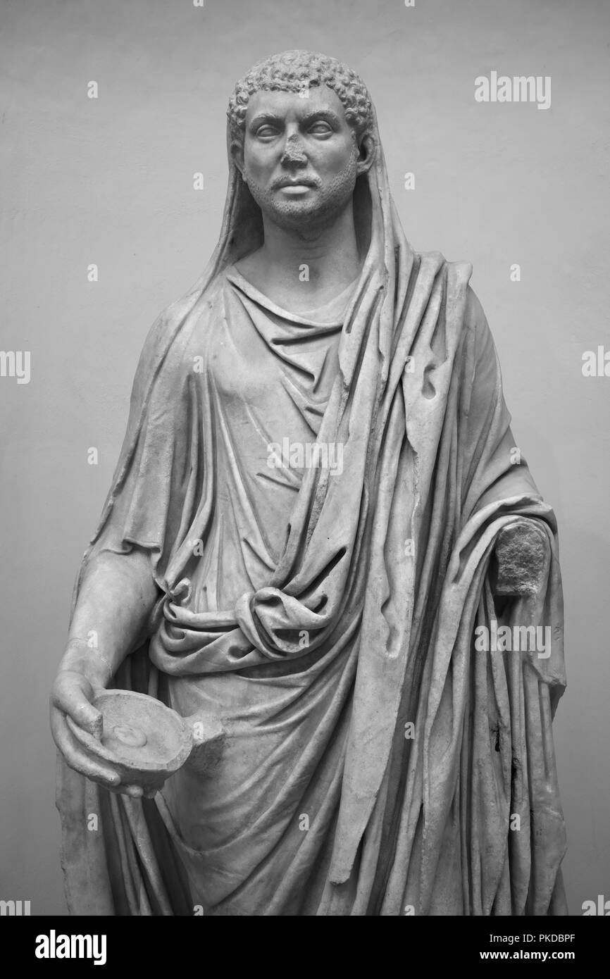 Roma. L'Italia. Statua ritratto di imperatore romano Massenzio, del IV secolo d.c. Museo Archeologico Ostiense, Ostia Antica. Foto Stock