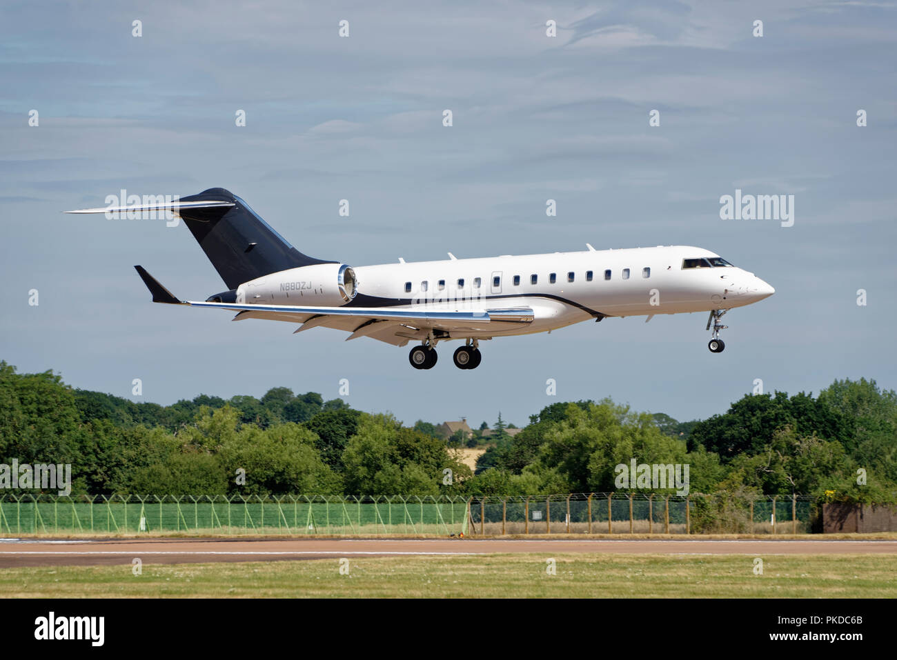 Bombardier BD-700 Global Express Business Jet arriva a RAF Fairford in inglese il Cotswolds per partecipare al RIAT Air Show Foto Stock
