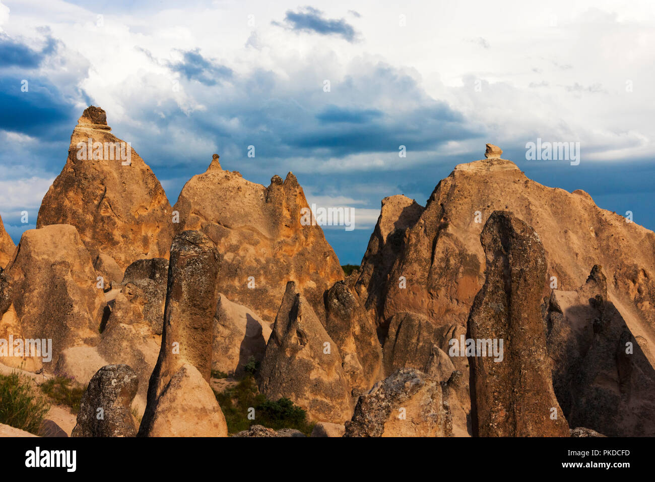 Pilastri di roccia in Cappadocia, Sito Patrimonio Mondiale dell'UNESCO, Turchia Foto Stock