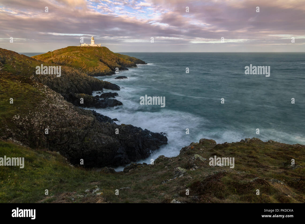 Strumble Head Lighthouse, Fishguard, Pembrokeshire, Wales, Regno Unito, Europa Foto Stock