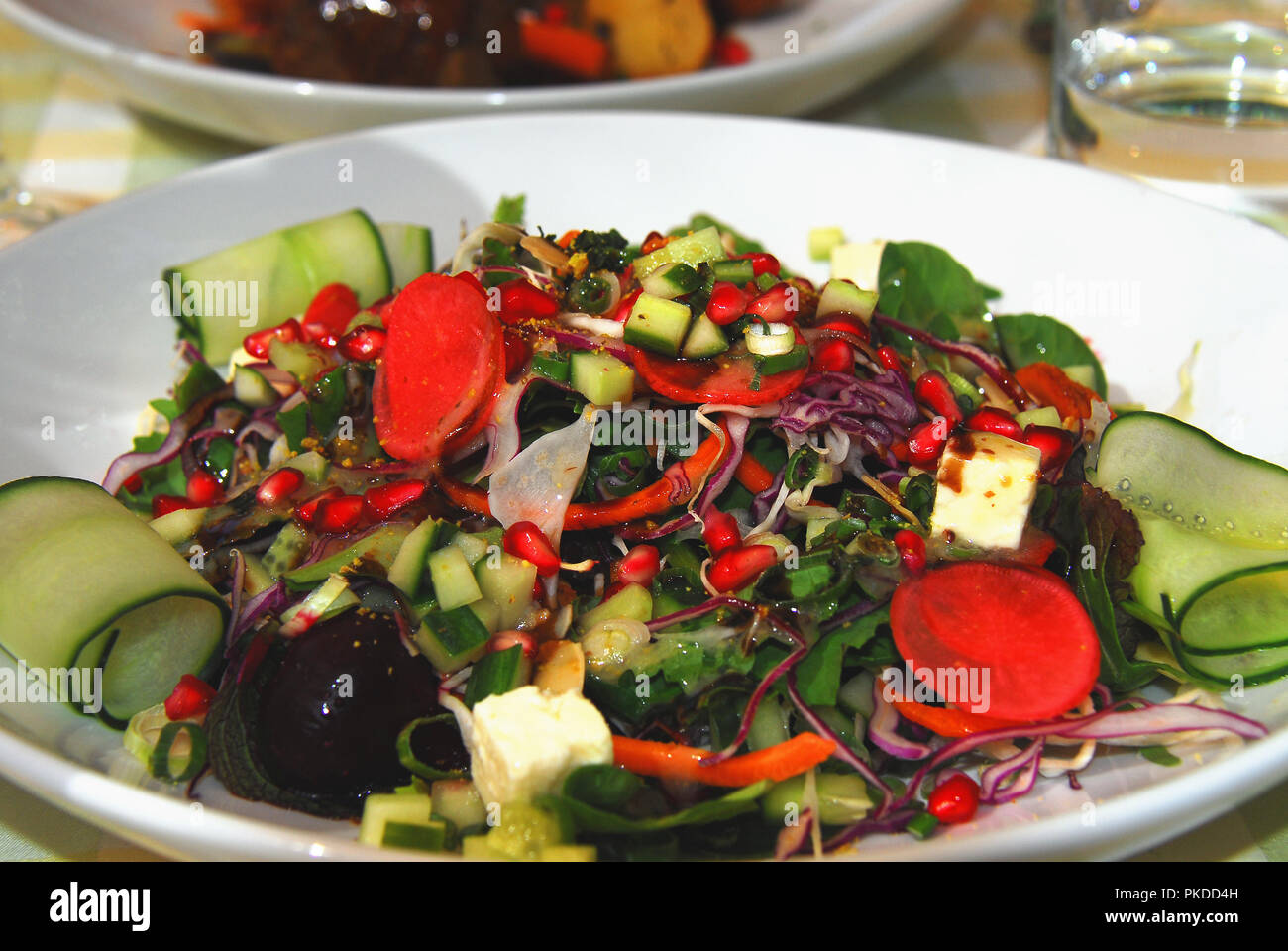 I ristoranti in cantina regione del Sud Africa certamente offrono una cucina di classe mondiale. Questo splendido pranzo insalata in Franschhoek è un esempio. Foto Stock