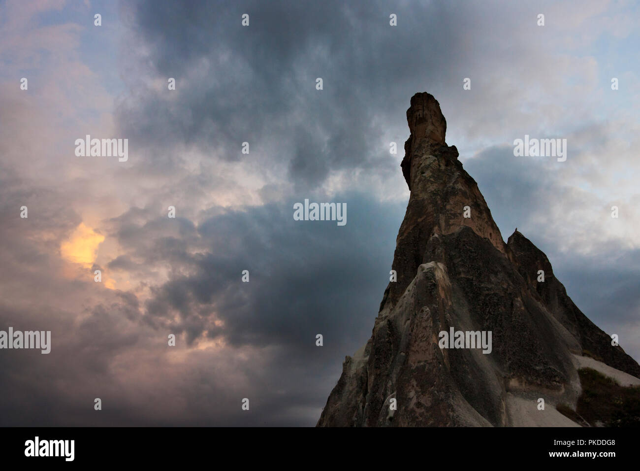 Formazione di roccia a Goreme al tramonto, Cappadocia (Patrimonio Mondiale dell'UNESCO), Turchia Foto Stock