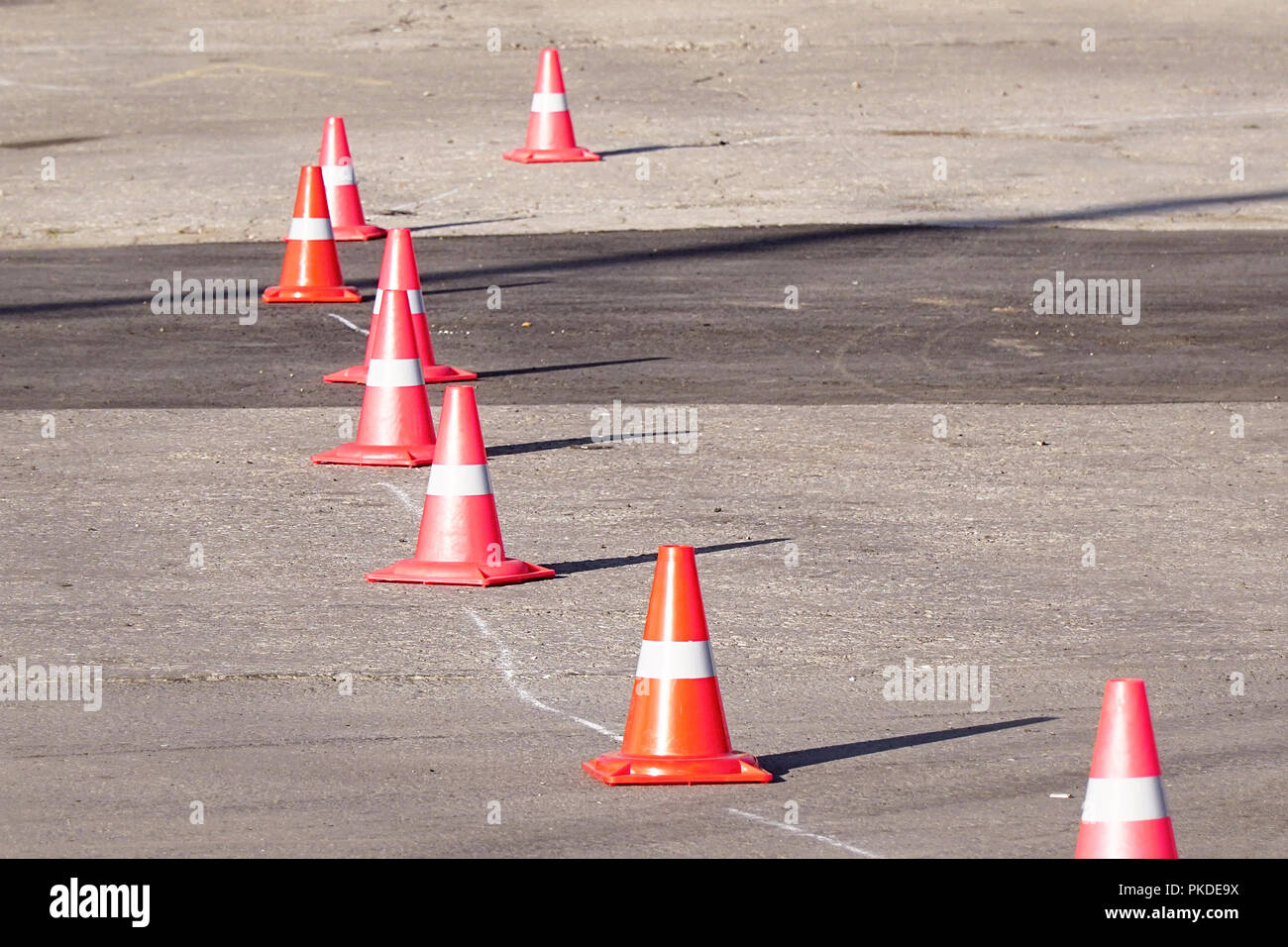Cono Stradale Ribaltato Sul Marciapiede Foto Stock Alamy