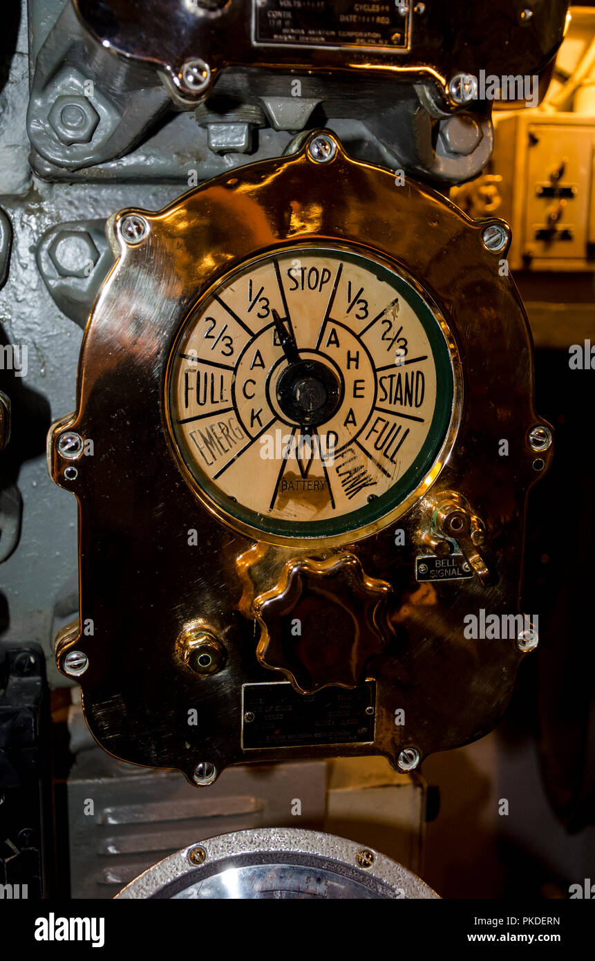 Ordine del motore Telegraph (E.O.T.) sulla seconda guerra mondiale degli Stati Uniti il sottomarino USS Bowfin (1942), sul display nel porto di perla, Hawaii. Foto Stock