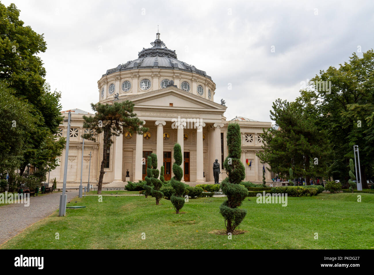 L'Ateneo Rumeno (Rumeno: Ateneul Român) a Bucarest, in Romania. Foto Stock