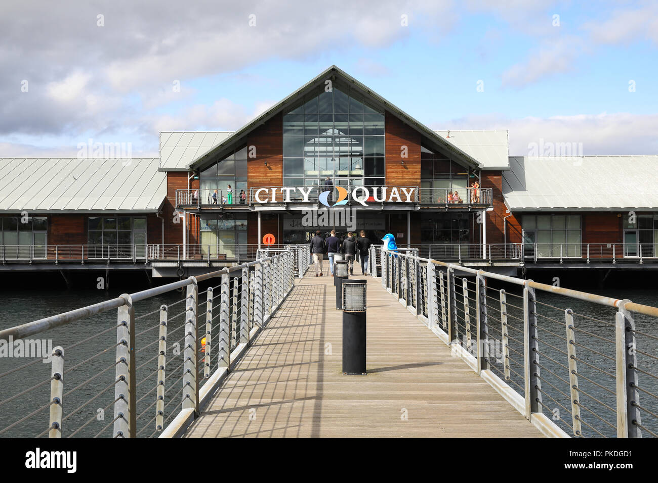 Il City Quay di riconversione, su Victoria Dock, a Dundee, su Tayside, in Scozia, Regno Unito Foto Stock