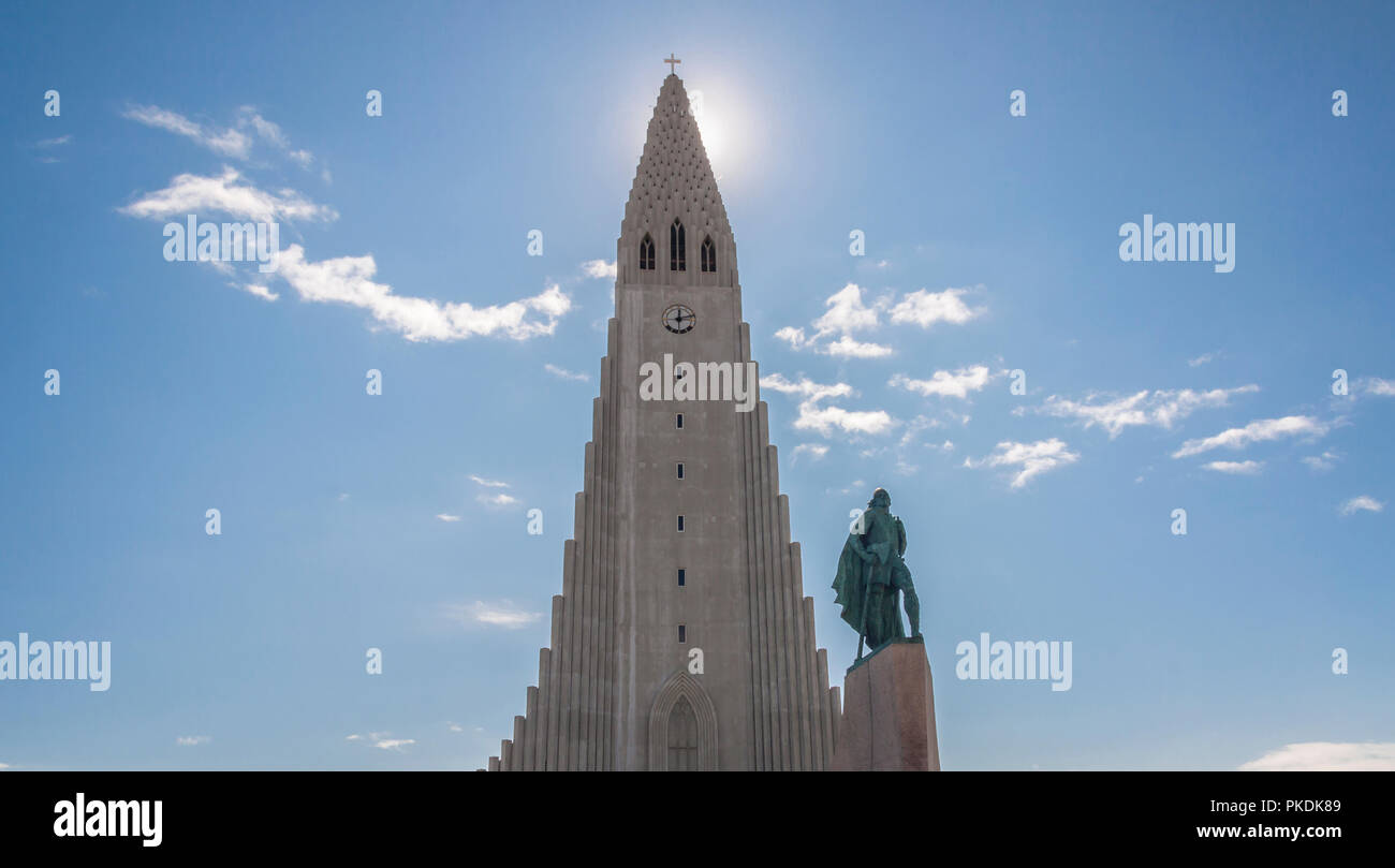 Bellezza sassoso moderna chiesa Hallgrimskirkja nel centro di Reykjavik - Islanda. Foto Stock