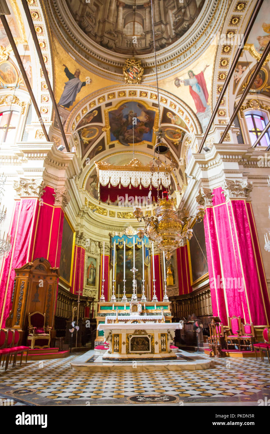 Magnifica Chiesa colorate decorazioni e ornamenti sulla isola di Gozo Foto Stock