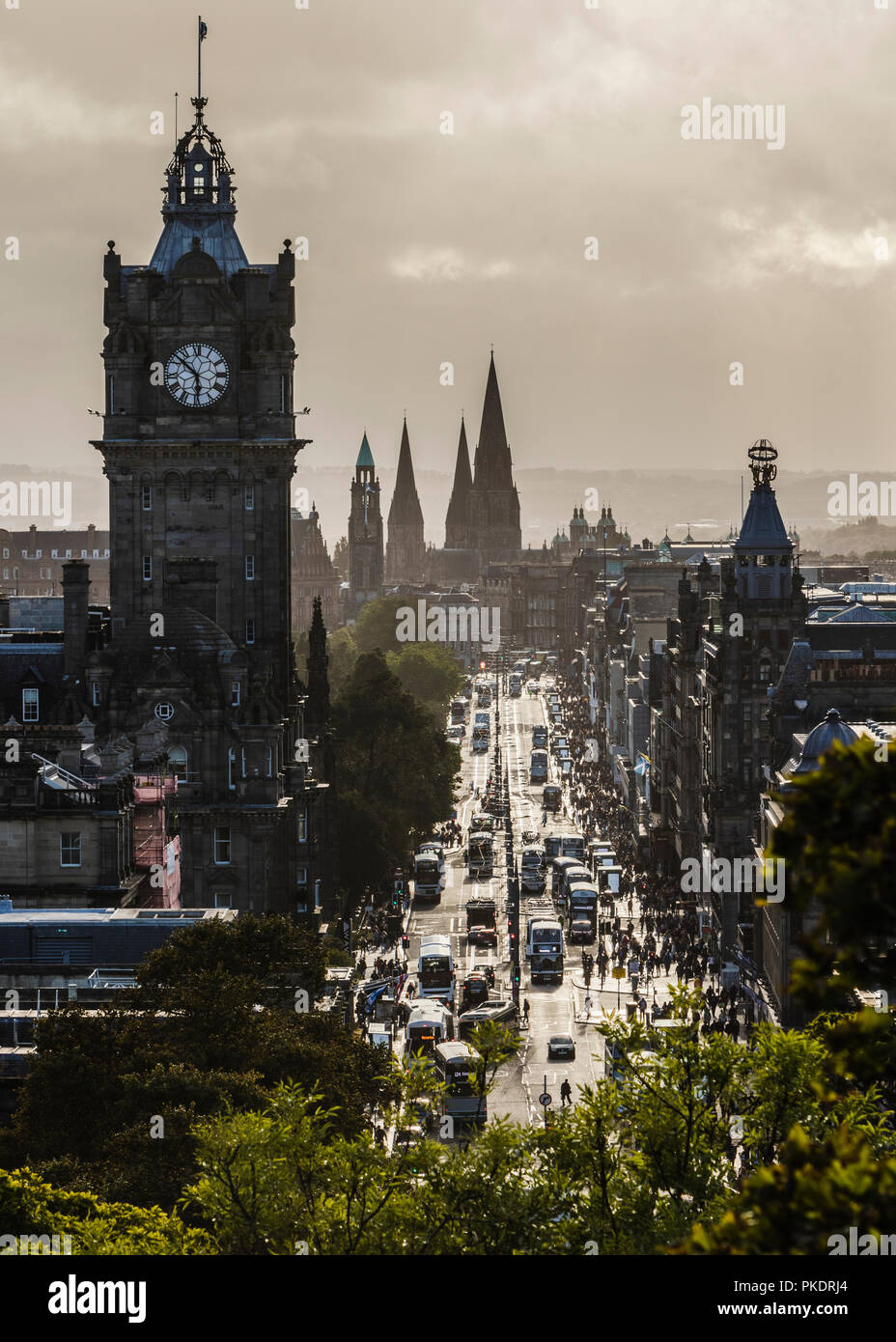 Princes Street e il Balmoral di Edimburgo, Scozia Foto Stock