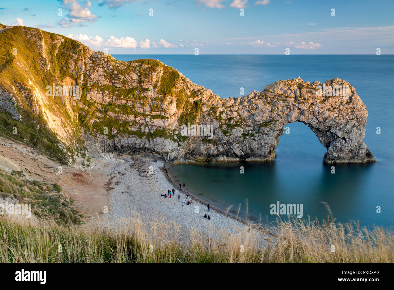 Sunset over Durdle porta lungo la costa Jurrasic, Dorset, Inghilterra Foto Stock