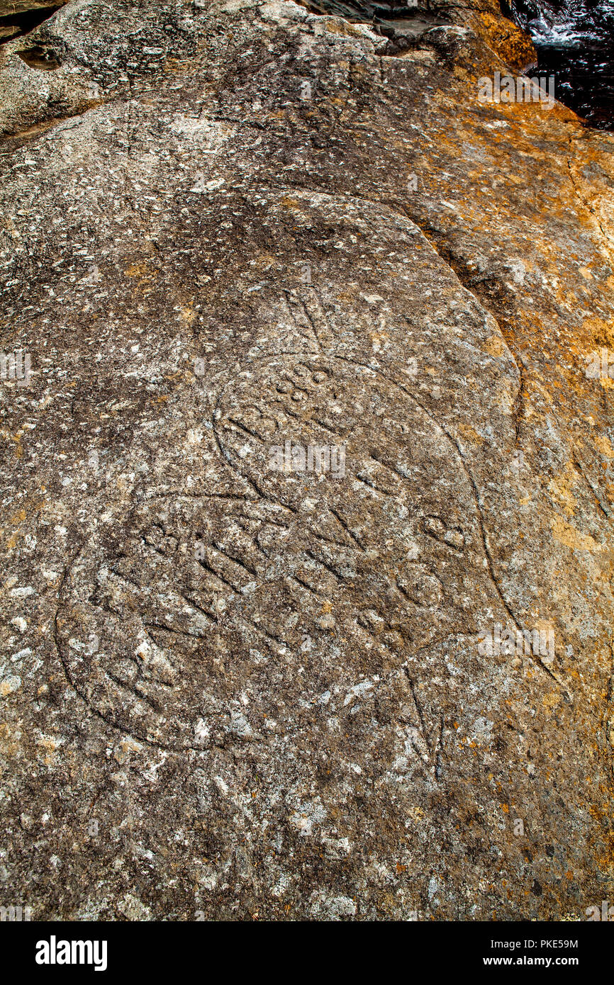 Rocce scolpite con un antico amore messaggio all'interno di un cuore con la freccia da Feb 13, 1888 nelle White Mountains del New Hampshire, Stati Uniti d'America. Foto Stock