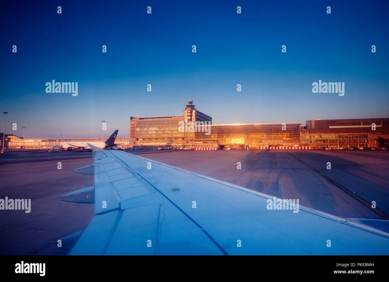 L'aeroporto rampa o piazzale dell'aeroporto nazionale di Bruxelles (Belgio, 10/08/2012) Foto Stock