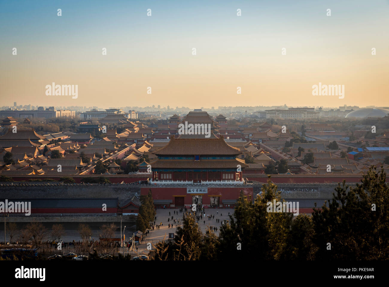 Viste della Città Proibita e al di là dal Parco Jingshan, Pechino Foto Stock