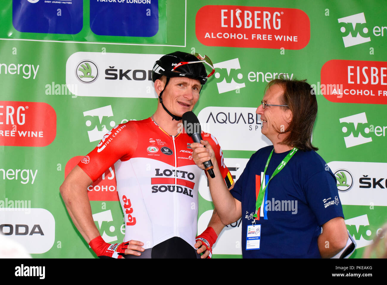 Andre Greipel del team Lotto Soudal intervistata in ovo Energy Tour della Gran Bretagna cycle race, stadio 8, Londra, Regno Unito. Foto Stock