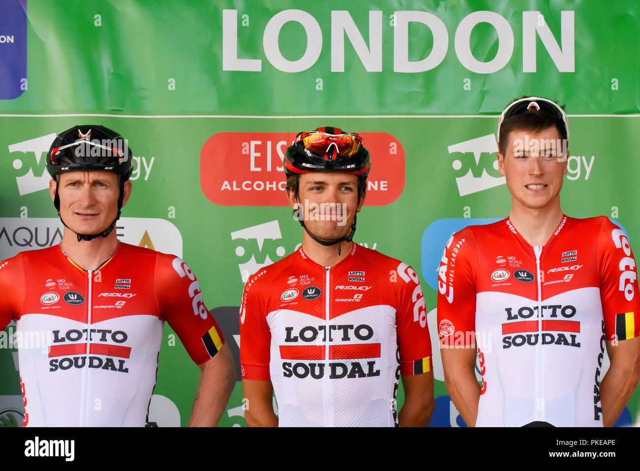 Andre Greipel e piloti del team Lotto Soudal all'OVO Energy Tour della Gran Bretagna cycle race, stadio 8, Londra, Regno Unito. Foto Stock