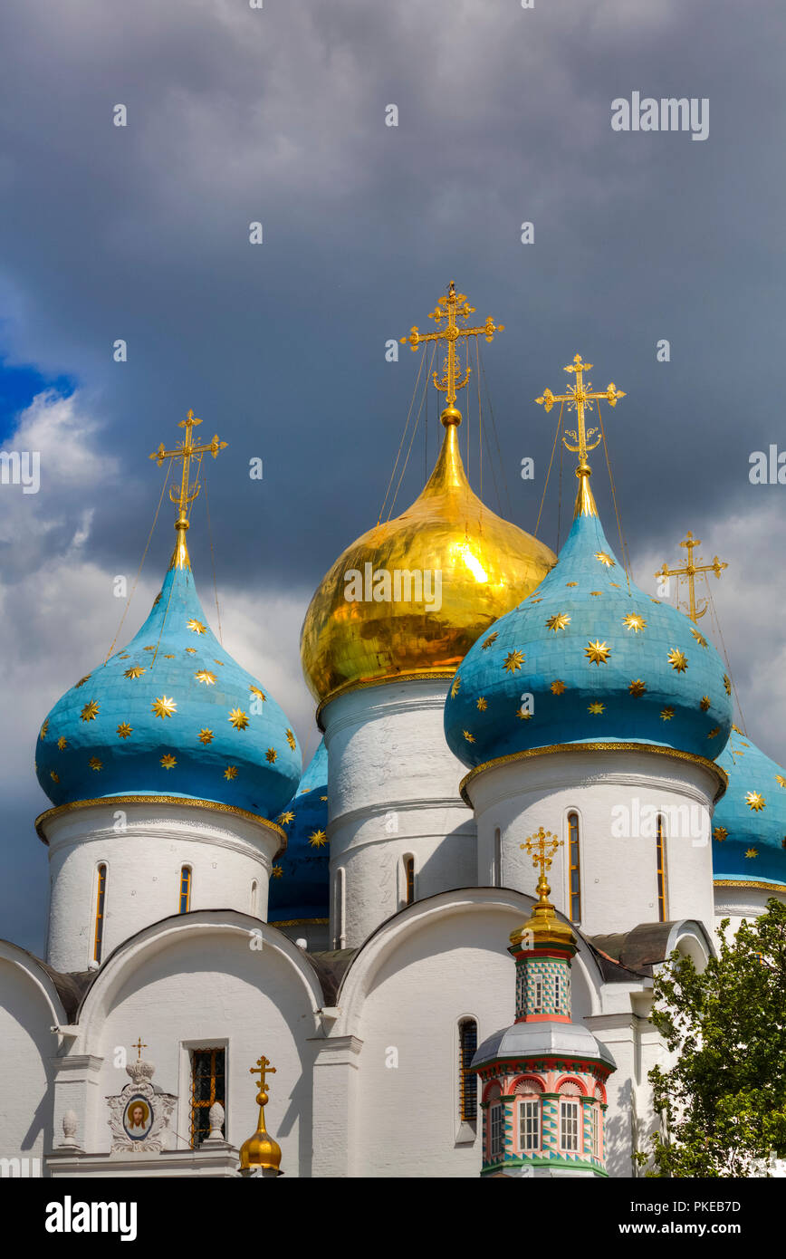 Santa cattedrale della Dormizione, la Santa Trinità Santa Serguis Lavra; Sergiev Posad, Sergiyevo-Posadsky distretto, Oblast di Mosca, Russia Foto Stock