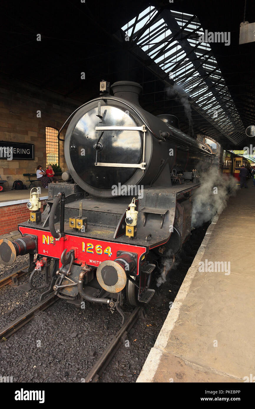 NYMR locomotiva a vapore n. 1264 in piedi nella stazione di Pickering Foto Stock