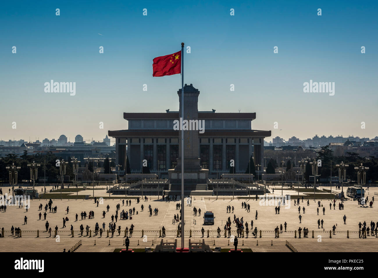 Il presidente Mao Memorial Hall e un monumento al popolo di eroi in piazza Tiananmen, Pechino Foto Stock