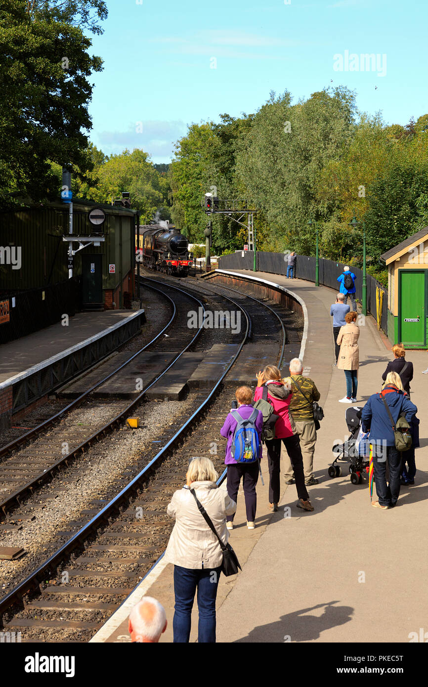 NYMR locomotiva a vapore n. 1264 avvicinando Pickering Station Foto Stock