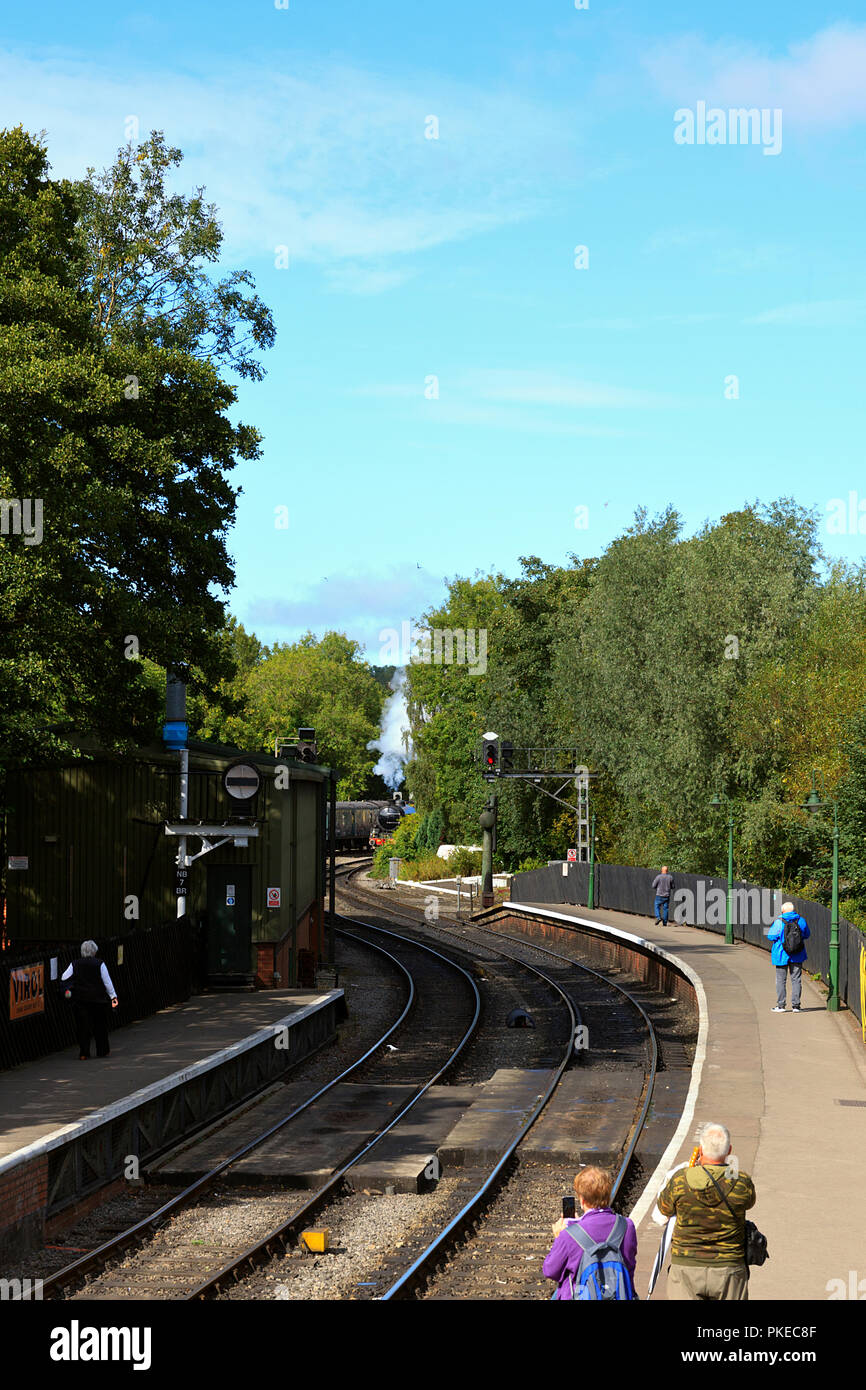 NYMR locomotiva a vapore prima di arrotondamento piegare avvicinando Pickering Station Foto Stock