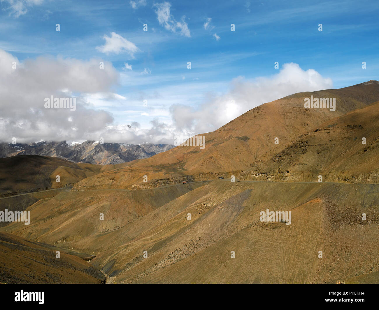 Carrello su SRINAGAR LEH AUTOSTRADA, Ladakh, JAMMU E KASHMIR, India, Asia Foto Stock